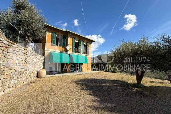 Villa in collina con vista mare thumbnail