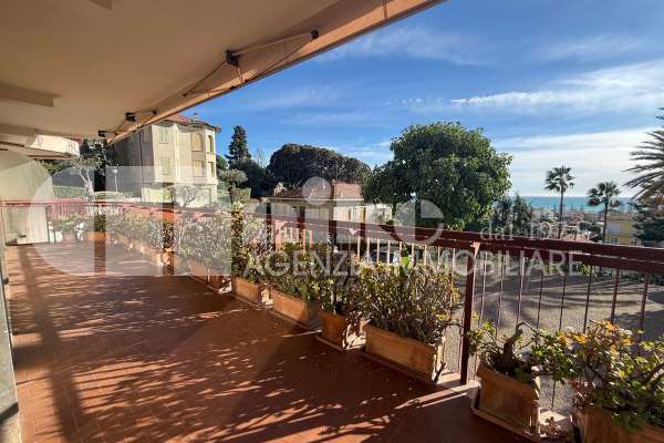 Trilocale vista mare thumbnail