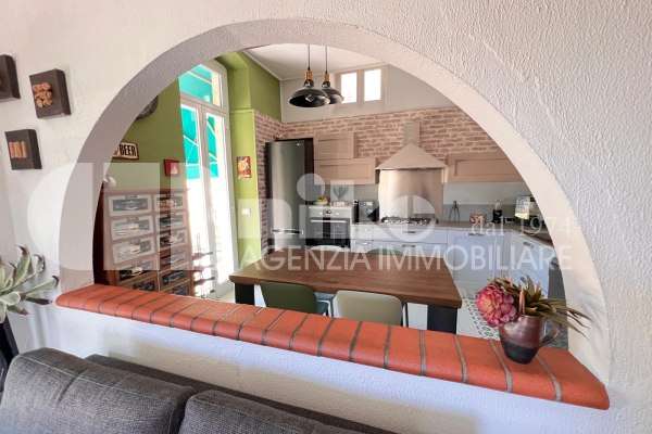 Villa in collina con vista mare thumbnail