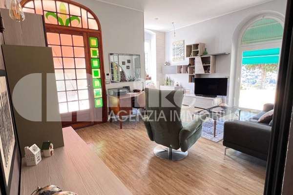 Villa in collina con vista mare thumbnail