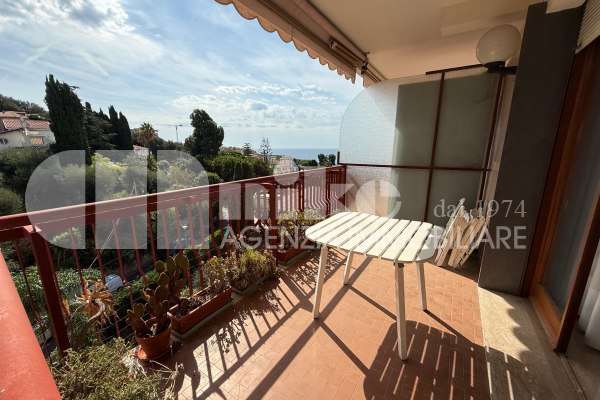 Quadrilocale vista mare con piscina condominiale thumbnail