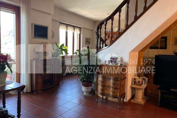 Appartamento collinare, terrazza vista mare e piscina condominiale thumbnail