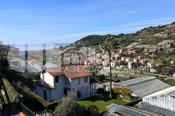 Appartamento collinare, terrazza vista mare e piscina condominiale thumbnail