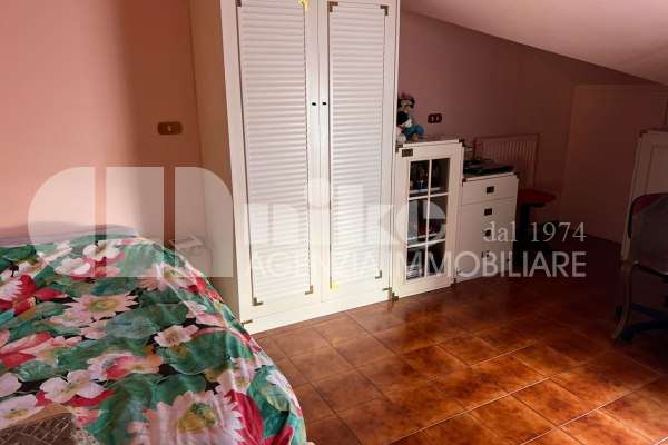 Appartamento collinare, terrazza vista mare e piscina condominiale thumbnail