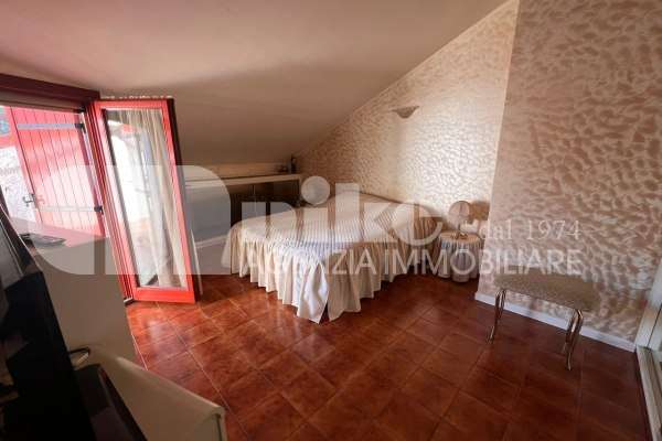 Appartamento collinare, terrazza vista mare e piscina condominiale thumbnail