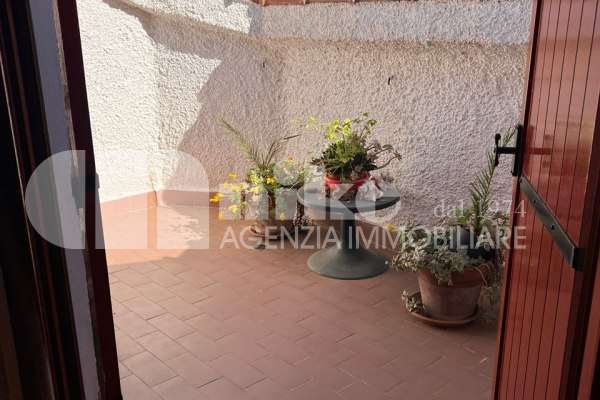 Appartamento collinare, terrazza vista mare e piscina condominiale thumbnail