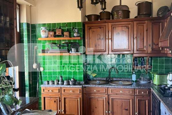 Appartamento collinare, terrazza vista mare e piscina condominiale thumbnail