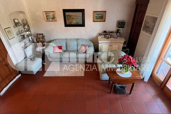 Appartamento collinare, terrazza vista mare e piscina condominiale thumbnail