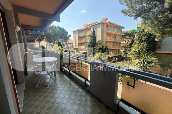 Bilocale immerso nel verde thumbnail