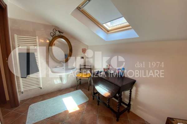 Casa con terrazza thumbnail